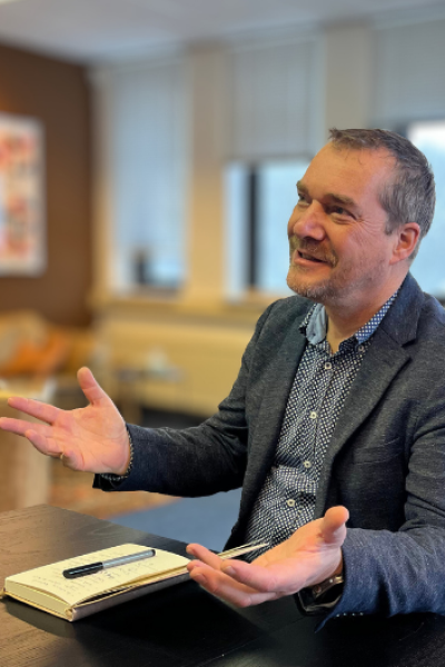 Harmen tafel gesprek